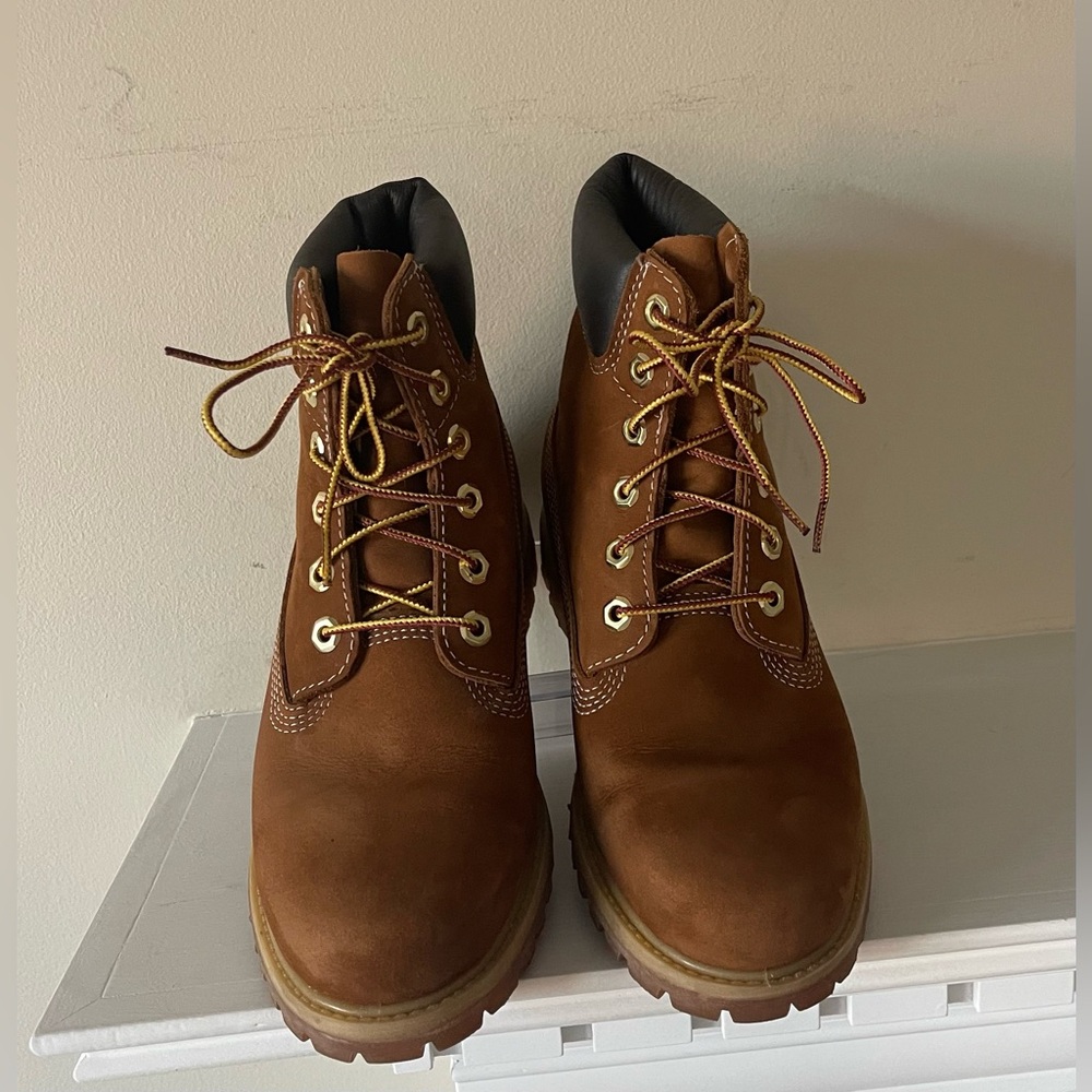Timberland Women’s Ek 6 Inch Premium Boots Wheat Nubuck Size 8 EUC - Picture 2 of 8